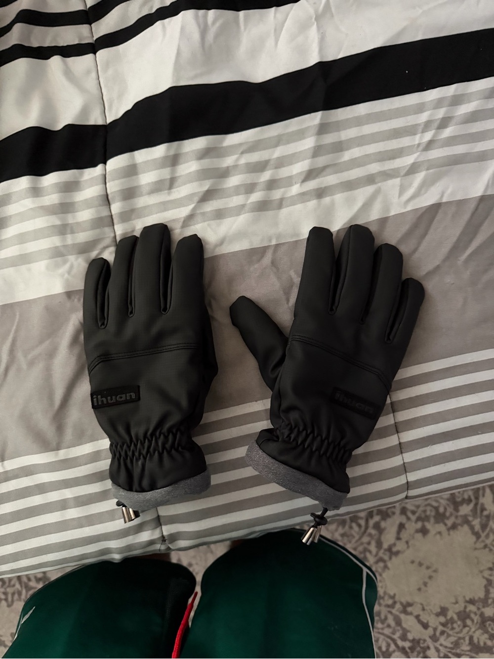 Ihuan Black Insulated Men's Winter Gloves